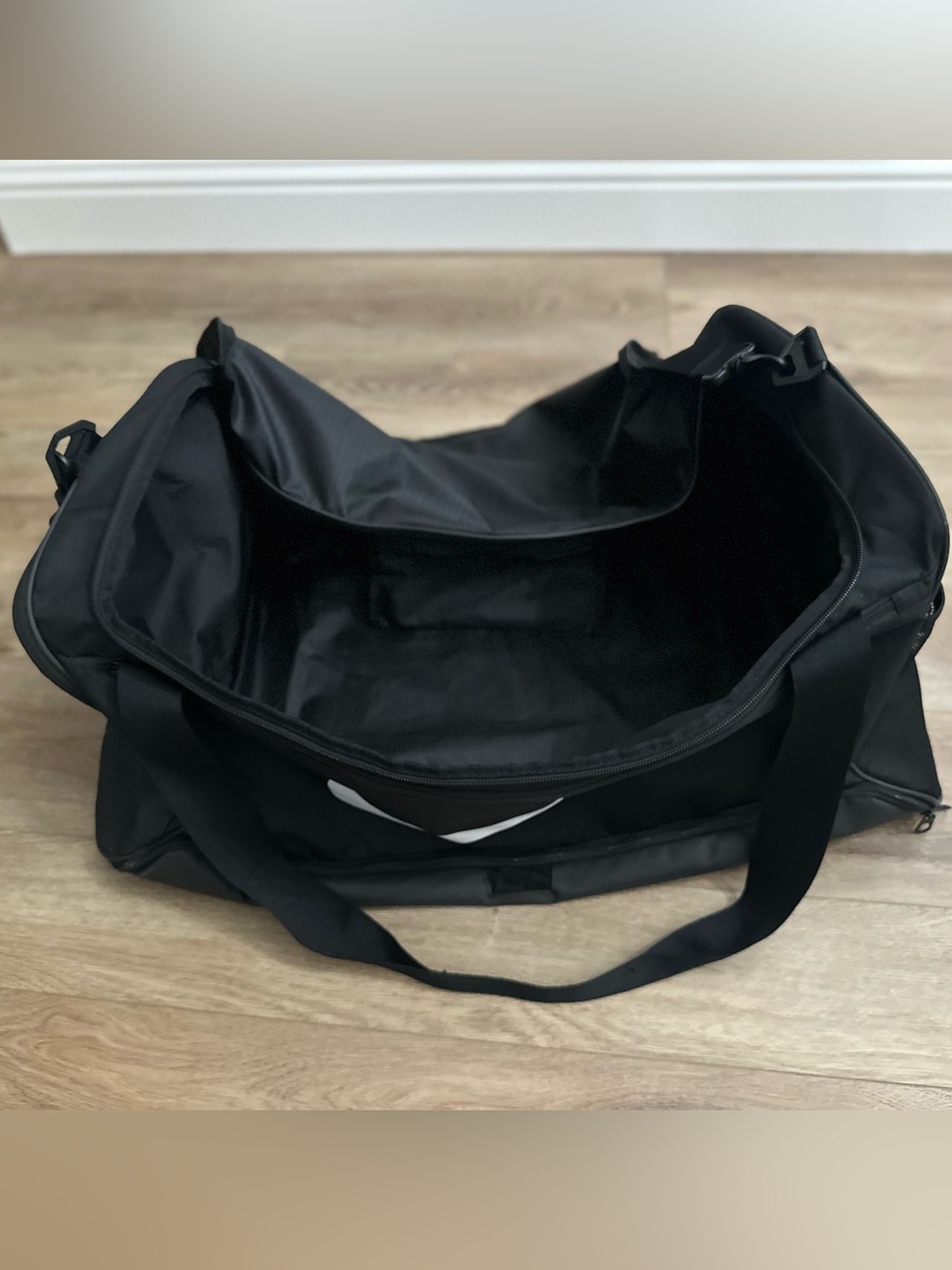 Nike large training duffle bag - Picture 3 of 3